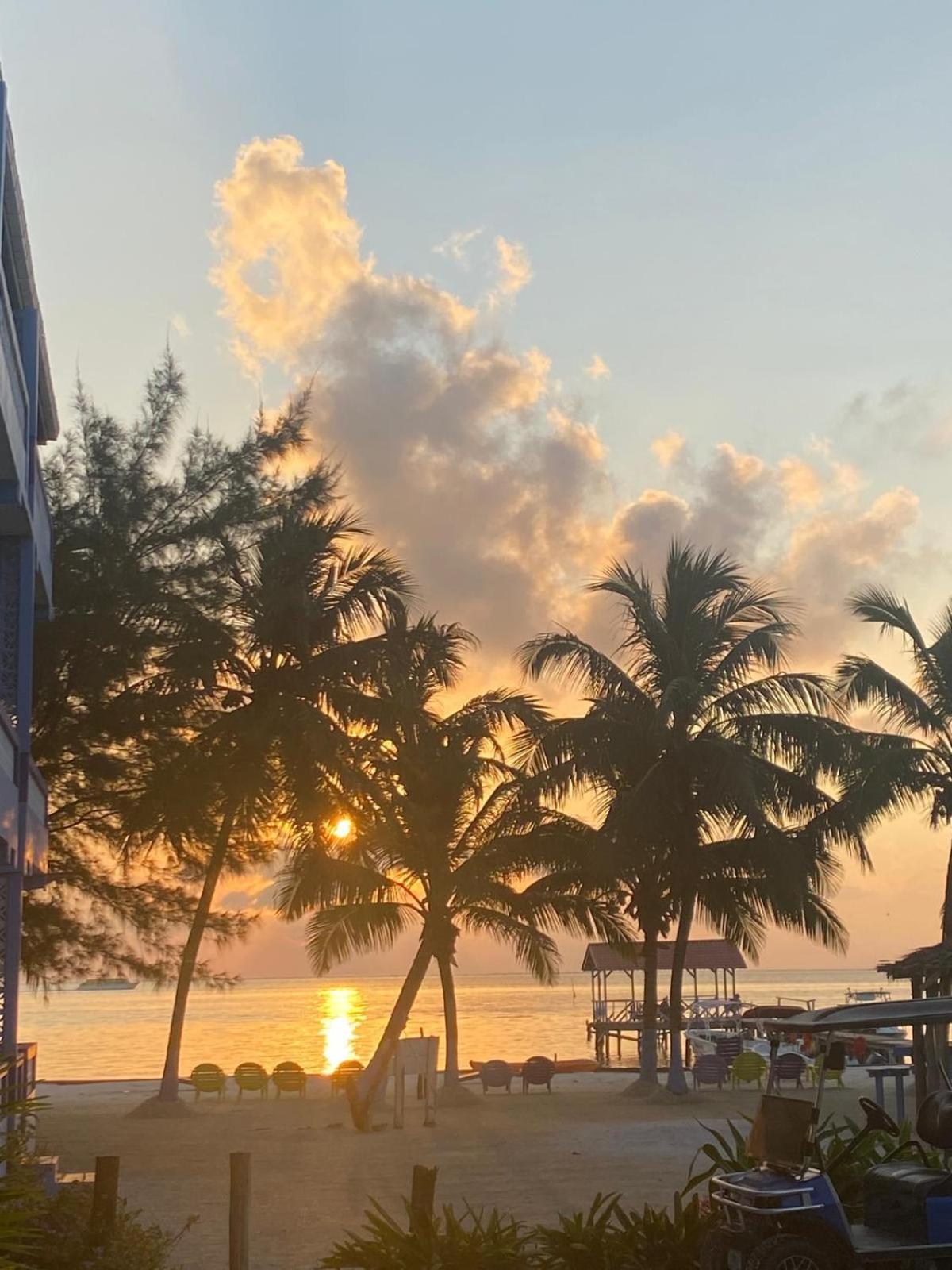 Anchorage Beach Resort Caye Caulker Esterno foto
